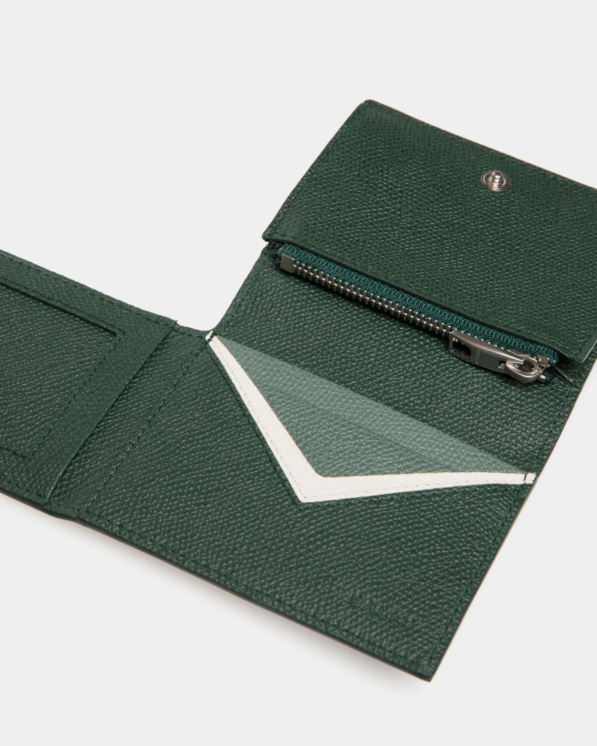Flag Trifold in Bottle Green Leather