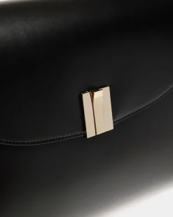 Ollam Shoulder Bag In Black Leather