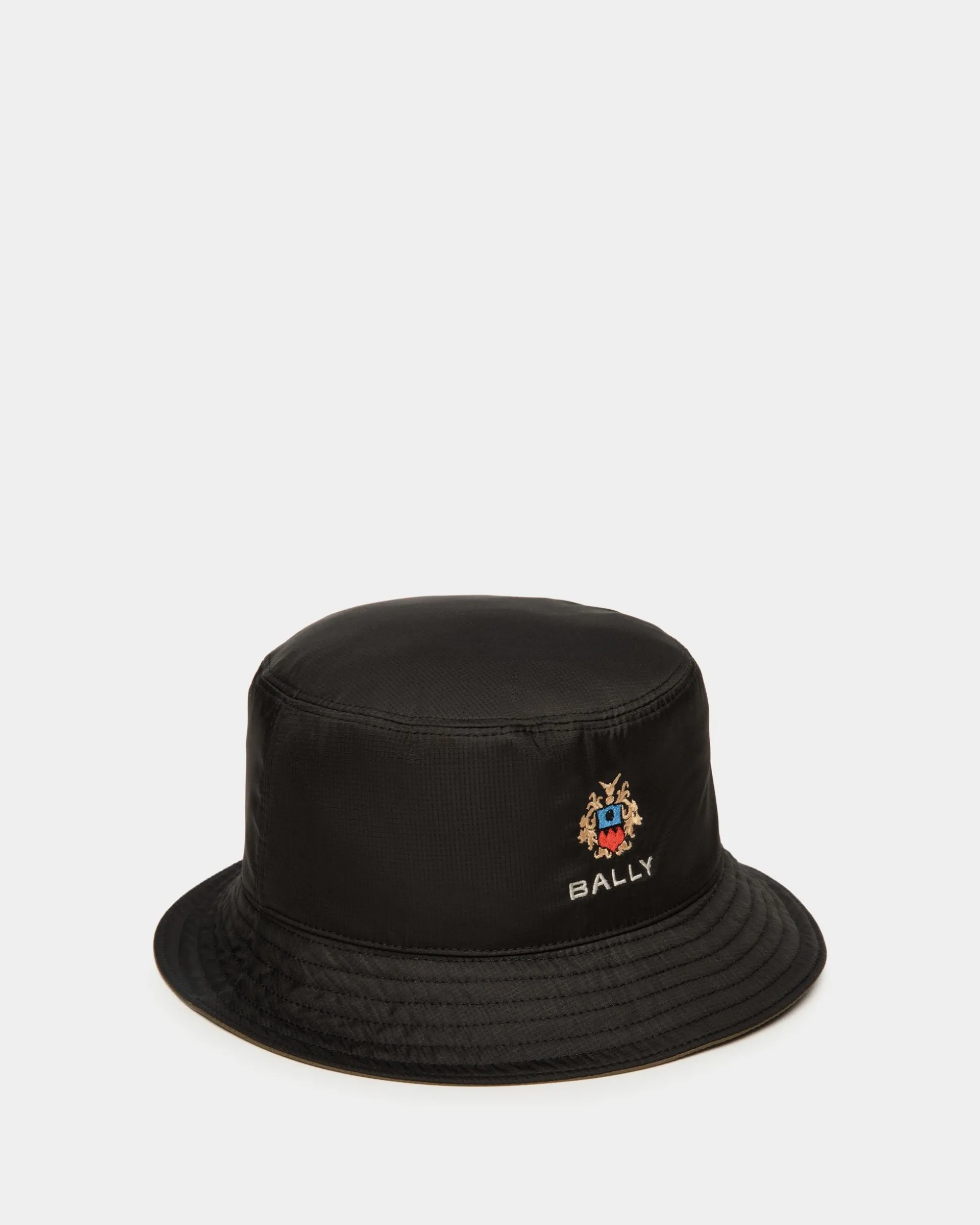 Reversible Bucket With Bally Crest Logo In Black And Olive Green Technical Fabric